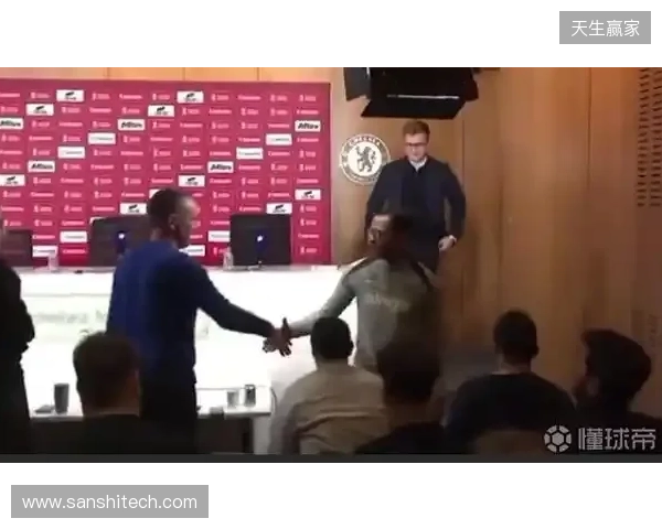有风度,罗塞尼尔在切尔西首场发布会前与在场所有记者一一握手 有风度,罗塞尼尔在切尔西首场发布会前与在场所有记者一一握手